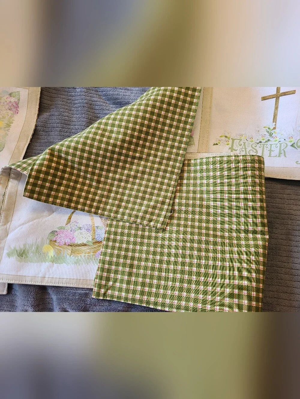 Set of 8 NEW Easter holiday cloth placemats beige/white w/green plaid back